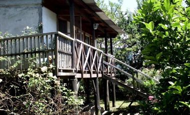 DELTA:RIO CARAPACHAY AL 700: 2 CASAS TIPICAS ISLERAS SOBRE L