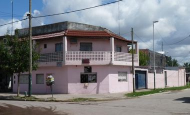 AMPLIA CASA PARA 3 FAMILIAS A 5 CUADRAS DE FERIA ?LA SALADA