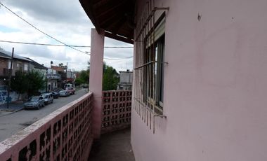 AMPLIA CASA PARA 3 FAMILIAS A 5 CUADRAS DE FERIA ?LA SALADA