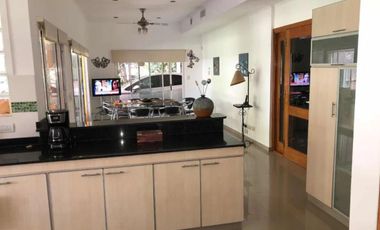 Casa en venta - 4 dormitorios 4 baños - Cochera - 350mts2 - Fincas de Iraola I, Berazategui