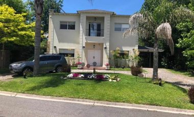 Casa en venta - 4 dormitorios 4 baños - Cochera - 350mts2 - Fincas de Iraola I, Berazategui