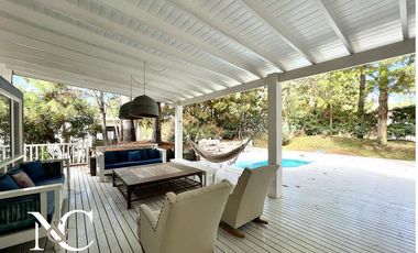 Casa en venta Costa Esmeralda estilo californiana