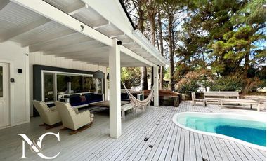 Casa en venta Costa Esmeralda estilo californiana