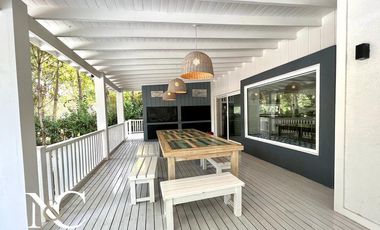 Casa en venta Costa Esmeralda estilo californiana