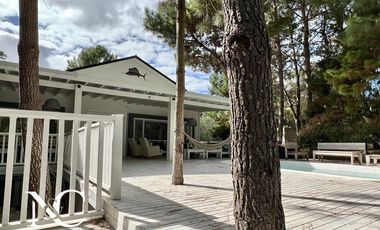 Casa en venta Costa Esmeralda estilo californiana