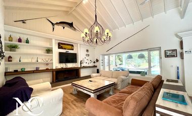 Casa en venta Costa Esmeralda estilo californiana