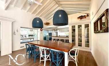 Casa en venta Costa Esmeralda estilo californiana