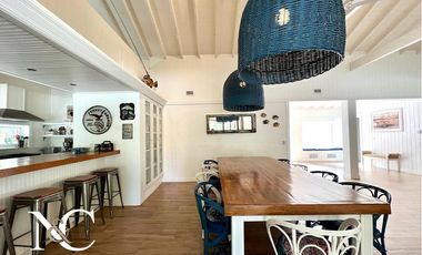 Casa en venta Costa Esmeralda estilo californiana