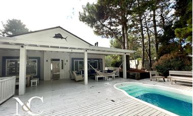 Casa en venta Costa Esmeralda estilo californiana