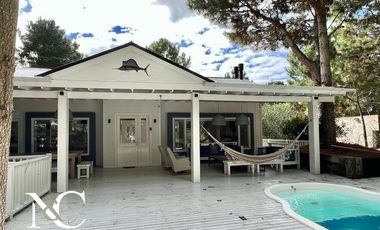 Casa en venta Costa Esmeralda estilo californiana