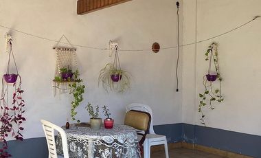 Casa en venta - 2 dormitorios 2 baños - 223mts2  - Bernal Oeste