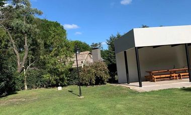 Quinta en venta -  3 dormitorios 3 baños - 200mts2 - Bragado