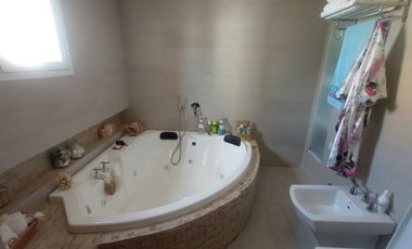Departamento en venta - 3 Dormitorios 2 Baños 1 Cochera - 95Mts2 - Necochea