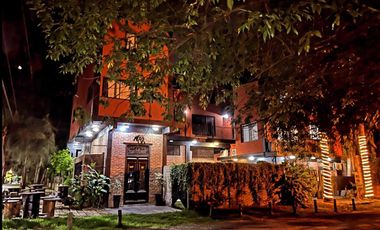 Edificio Comercial en venta - 4 Departamentos 2 Locales - 500Mts2 - Canning