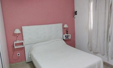 Casa en venta - 2 dormitorios 2 baños 4 cocheras - 250Mts2 - Villa Elvira [FINANCIADA]