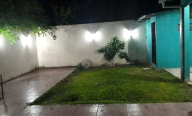Casa en venta - 2 dormitorios 2 baños 4 cocheras - 250Mts2 - Villa Elvira [FINANCIADA]
