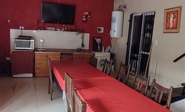 Casa en venta - 2 dormitorios 2 baños 4 cocheras - 250Mts2 - Villa Elvira [FINANCIADA]