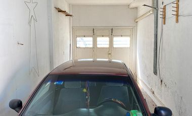 Chalet 2 ambientes con garage y dependencias