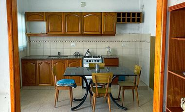 Chalet 2 ambientes con garage y dependencias