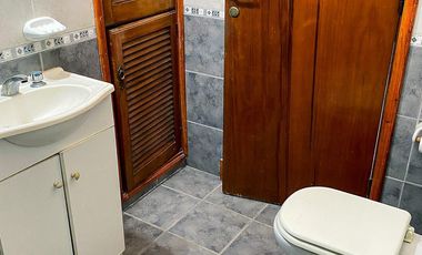 Chalet 2 ambientes con garage y dependencias