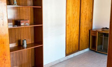 Chalet 2 ambientes con garage y dependencias
