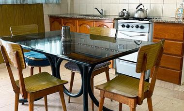 Chalet 2 ambientes con garage y dependencias