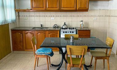 Chalet 2 ambientes con garage y dependencias