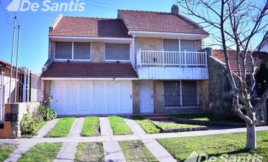 Chalet 5 ambientes - Amplio parque - Punta Mogotes
