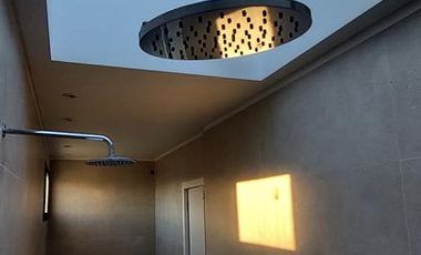 Casa en venta de calidad 3 dormitorios con pileta frente al golf Puerto Roldan