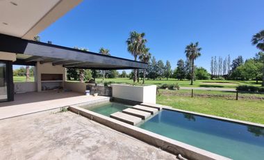 Casa en venta de calidad 3 dormitorios con pileta frente al golf Puerto Roldan