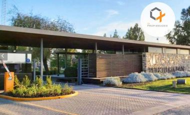 Casa en venta de calidad 3 dormitorios con pileta frente al golf Puerto Roldan