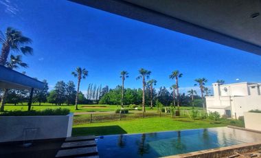 Casa en venta de calidad 3 dormitorios con pileta frente al golf Puerto Roldan