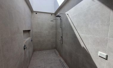 Casa en venta de calidad 3 dormitorios con pileta frente al golf Puerto Roldan