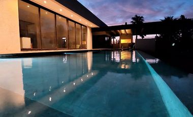 Casa en venta de calidad 3 dormitorios con pileta frente al golf Puerto Roldan
