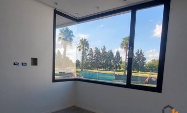Casa en venta de calidad 3 dormitorios con pileta frente al golf Puerto Roldan