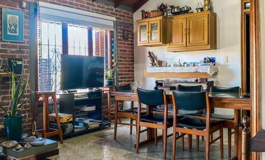 Gran chalet 4 ambientes, sobre dos lotes