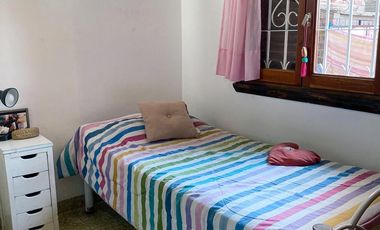 Gran chalet 4 ambientes, sobre dos lotes
