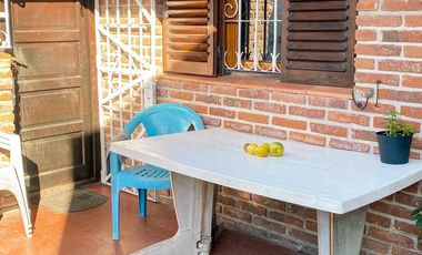 Gran chalet 4 ambientes, sobre dos lotes