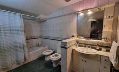 Importante chalet en Bernal Oeste
