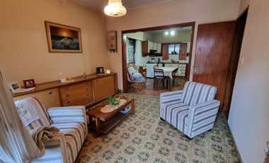 Importante chalet en Bernal Oeste