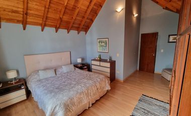 Importante chalet en Bernal Oeste