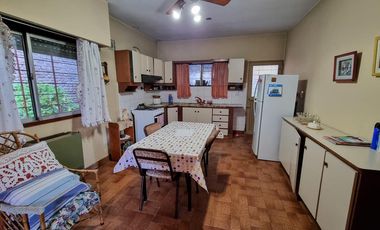 Importante chalet en Bernal Oeste