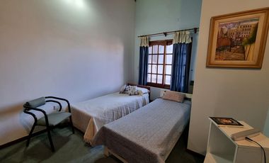 Importante chalet en Bernal Oeste