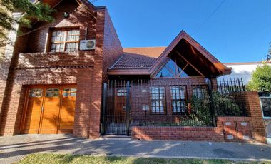 Importante chalet en Bernal Oeste