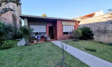 Importante chalet en Bernal Oeste