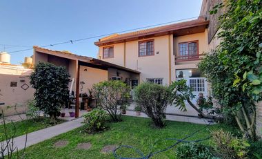 Importante chalet en Bernal Oeste