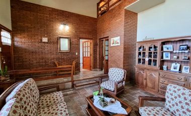 Importante chalet en Bernal Oeste