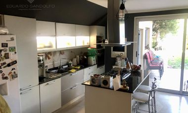 Excelente inmueble 3 dorm - 3 baños - garage - jardín y pileta - VENTA DIRECTA!!
