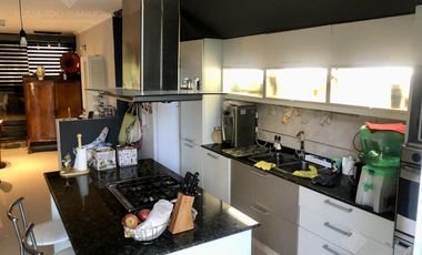 Excelente inmueble 3 dorm - 3 baños - garage - jardín y pileta - VENTA DIRECTA!!