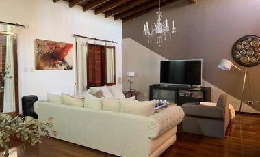 Casa en venta de cuatro dormitorios en Alejandro Centeno, Zona Norte
